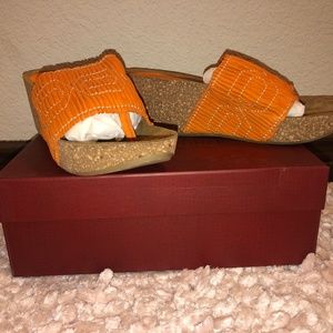 Donald Pliner Mango Kidsuede Size 8